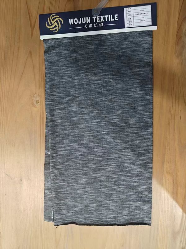 輝く快適でスタイリッシュで快適な ストライプ素材のTシャツ用布