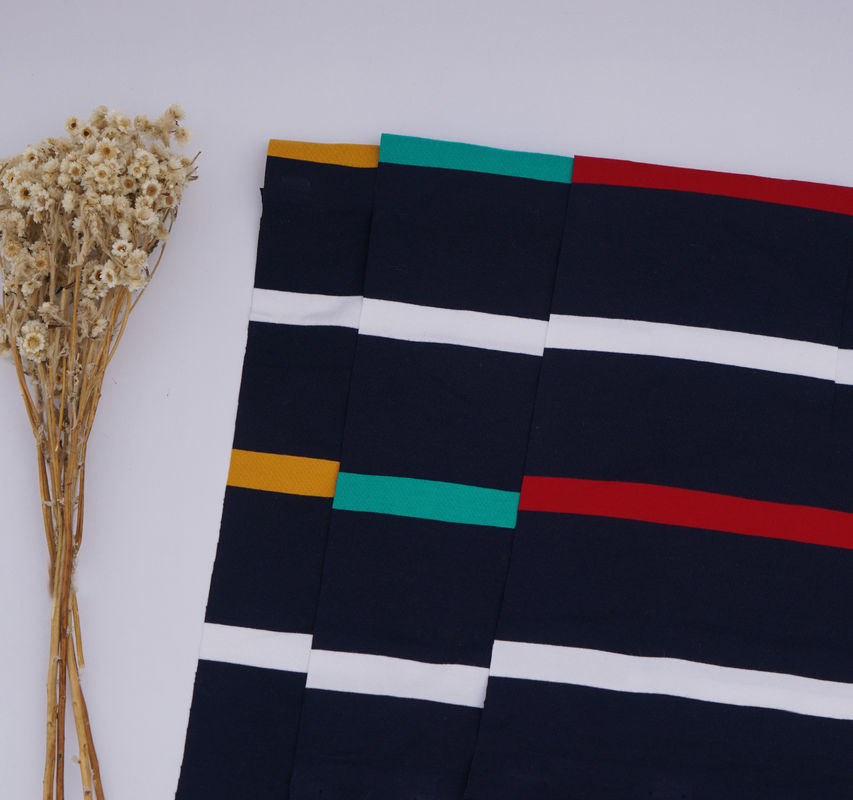 高品質で 透気で 快適な ストライプ付き ニット ポーロシャツ