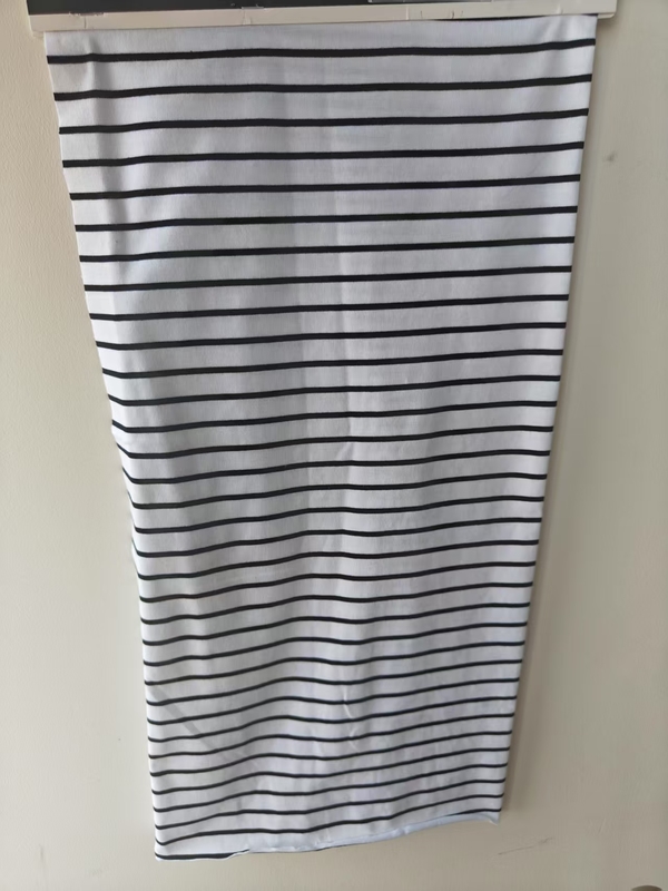 通気性と快適性、色褪せしにくい、ストライプ柄のTシャツ用素材