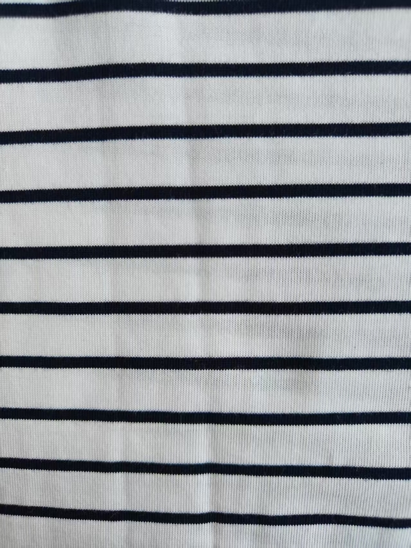 通気性と快適性、色褪せしにくい、ストライプ柄のTシャツ用素材
