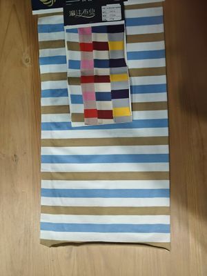 良い価格 快適で ねじれに耐える 肌に優しい 滑らかな条紋素材のTシャツ用布 オンライン