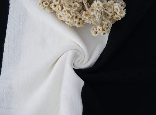 肌 に 優しい 柔らかい 軽量 な ケア 用 の ストライプ 素材 の 織物