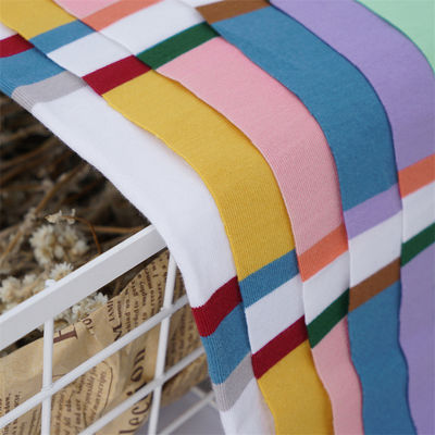 自然で快適で 柔らかい 滑らかな ストライプ付き ニット布