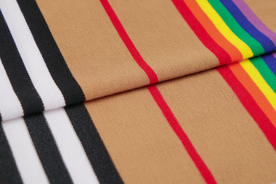 良い価格 質の高い快適で耐久性のあるTシャツ用ストライプ素材の布 オンライン