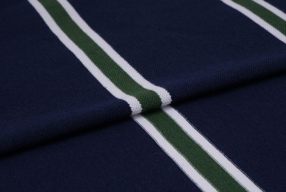 良い価格 健康的で、シャープで、耐摩耗性があり、通気性があり、快適なストライプニット生地（Tシャツ用） オンライン