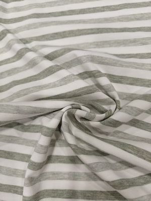 良い価格 肌に優しく快適な、健康的な高品質ストライプニット生地（Tシャツ用） オンライン